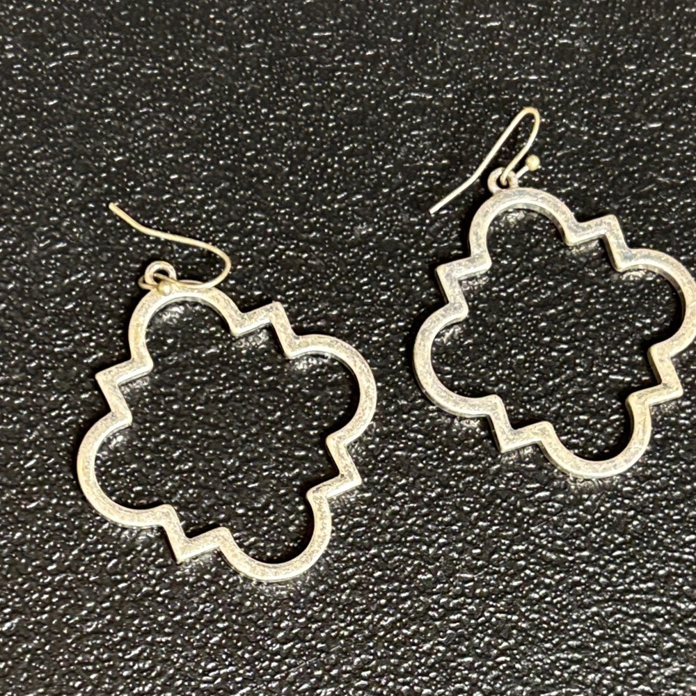 POMINA Quatrefoil Clover Silver Tone Dangle Drop Earrings - Picture 2 of 4